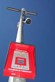 Feuermelder und Überwachungs-Kameras (Foto: Martin Schmitz)